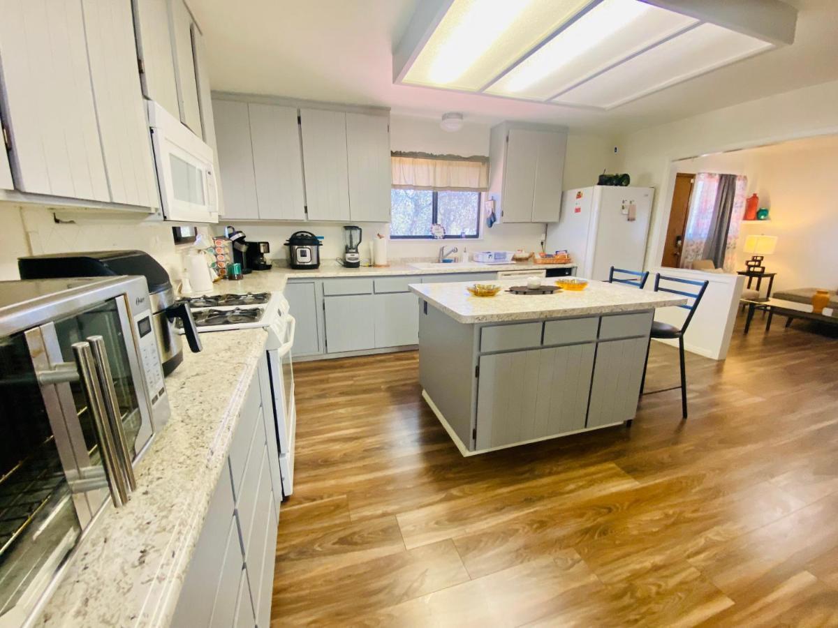 Family Friendly, 3 Bedroom House, With King Bed For Up To 15 - Bbq - Internet - Jet Tub Auburn Dış mekan fotoğraf