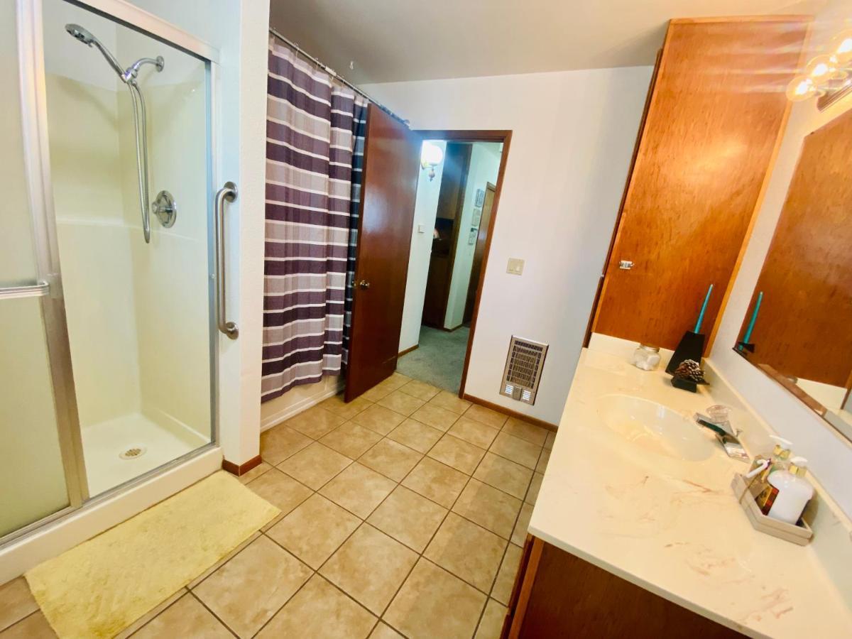 Family Friendly, 3 Bedroom House, With King Bed For Up To 15 - Bbq - Internet - Jet Tub Auburn Dış mekan fotoğraf